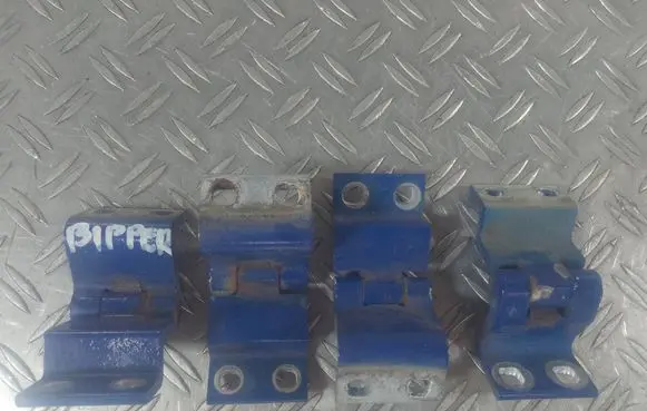 Rear door hinge set