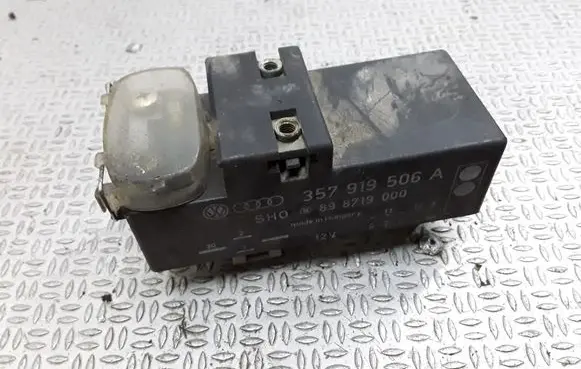 Volkswagen Golf III Coolant fan relay 357919506A