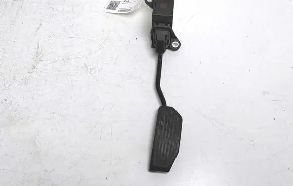 Toyota Avensis T270 Accelerator throttle pedal 78110-05020