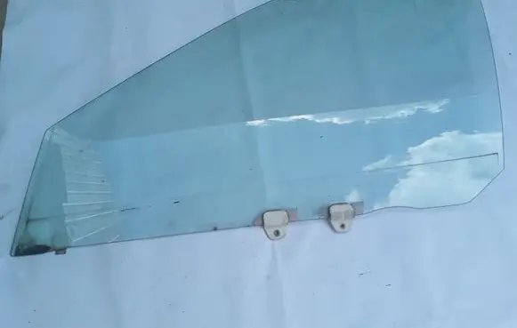 Honda Accord Front door window glass four-door 43R00033 M213AS2DOT20