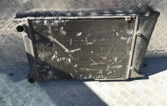 Volkswagen Jetta I Coolant radiator 171121253
