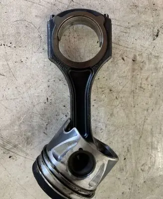 Mercedes-Benz Sprinter W906 Piston with connecting rod 65100