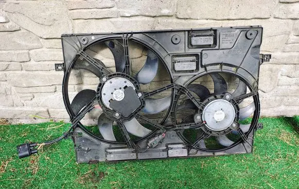 Seat Leon (5F) Electric radiator cooling fan 5WA121207B 5WA121205B C37962101