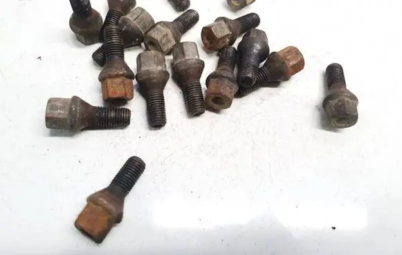 Opel Omega B1 Nuts/bolts 