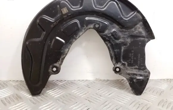 Volkswagen PASSAT B8 Front brake disc dust cover plate 3Q0400054F