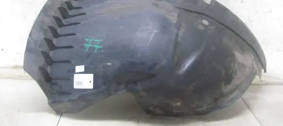 Front wheel arch liner splash guards