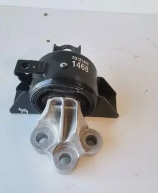 Opel Mokka X Engine mount bracket 95131468 1468