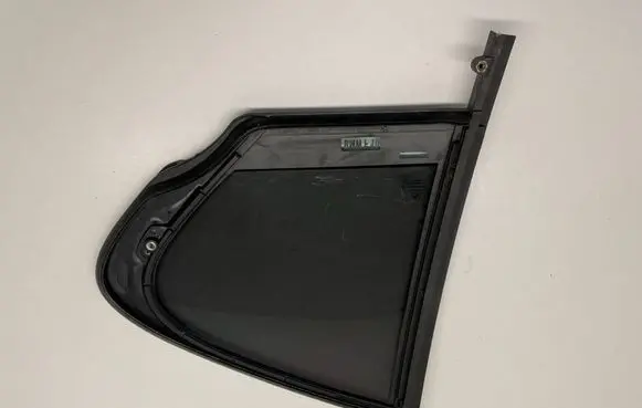 BMW 5 F10 F11 Rear vent window glass 51357182026