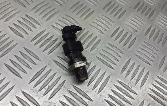 Opel Astra H Fuel pressure regulator 0281002706