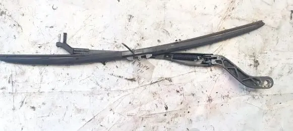 Mercedes-Benz CLS C219 Front wiper blade arm