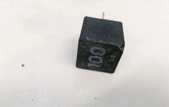 Seat Alhambra (Mk1) Other relay 7m0951253a v23136-j6-x45