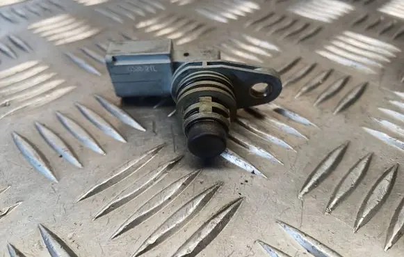 Volkswagen Golf V Camshaft position sensor 036821L