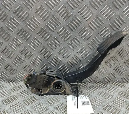 Mitsubishi L200 Accelerator throttle pedal 1600A149