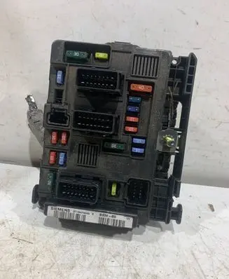 Citroen Berlingo Fuse module 9650618280 567156989A U118470005K