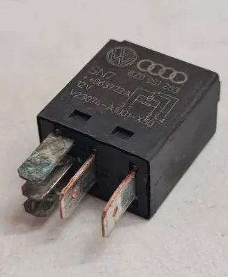Seat Altea Other relay 8Z0951253 V23074A1001X 063772A