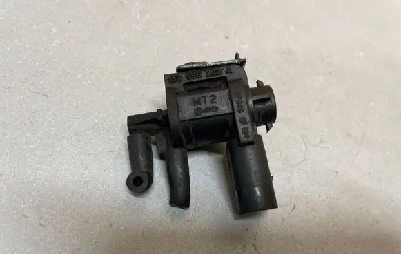 Volkswagen Tiguan Turbo solenoid valve 1K0906283A