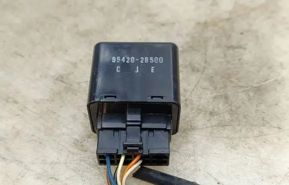 Hyundai Santa Fe Window wiper relay 954202B500