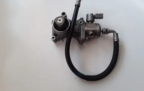 BMW 1 F20 F21 Fuel injection high pressure pump 7607159