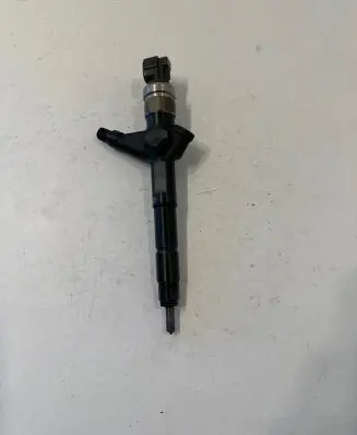 Nissan X-Trail T30 Fuel injector AW402AW4 05F04227