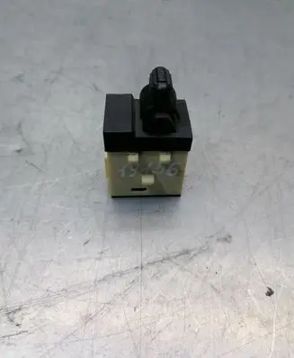 Chrysler 300M Central locking switch button 04760857AB 39754D