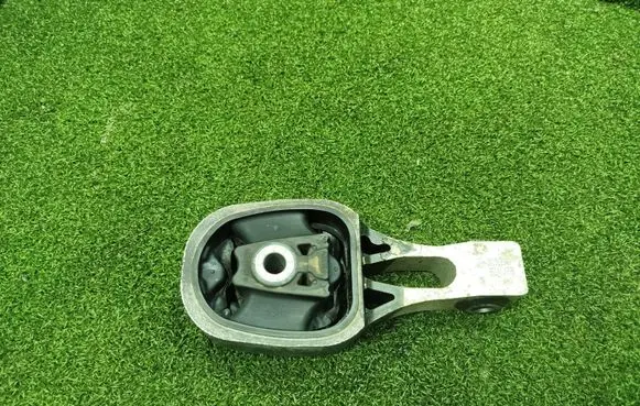 Peugeot 2008 II Engine mount bracket 9824116780