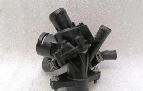 Mercedes-Benz A W176 Thermostat housing A2702000415
