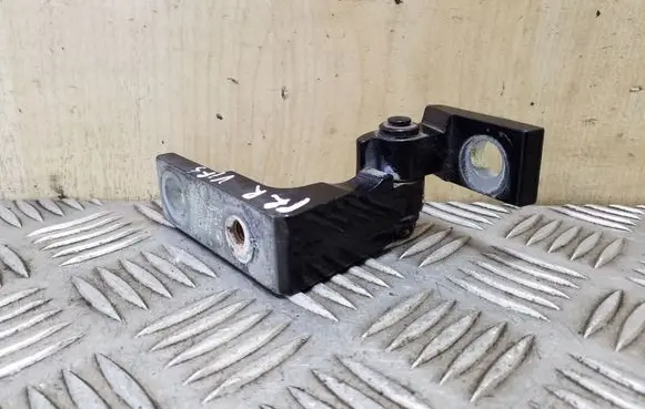 Volkswagen Touareg I Front door upper hinge 7L0831402B