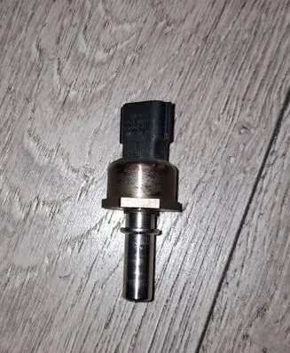 Nissan X-Trail T32 Fuel pressure sensor 8000R