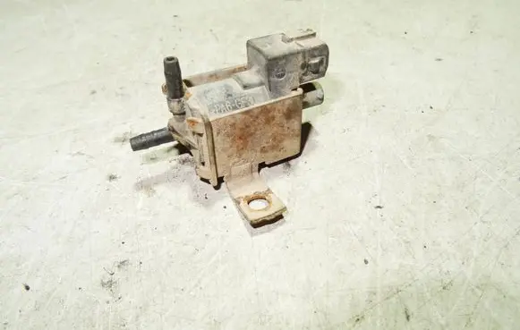 Volkswagen Multivan T4 Turbo solenoid valve 028906283