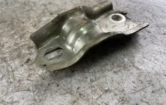 Citroen DS5 Sway bar bush bracket, front 96839076