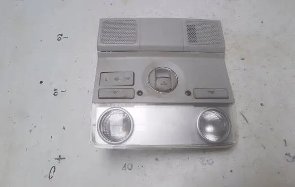 Volkswagen PASSAT CC Front seat light