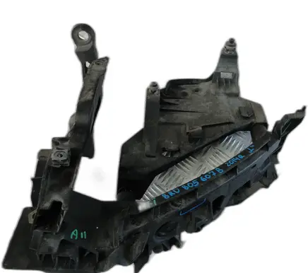 Audi Q5 SQ5 Headlight/headlamp mounting bracket 8R0805607B