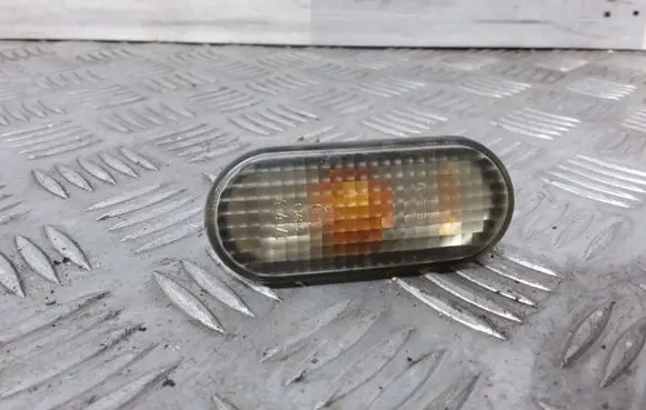 Volkswagen Golf IV Front fender indicator light 3B0949117C