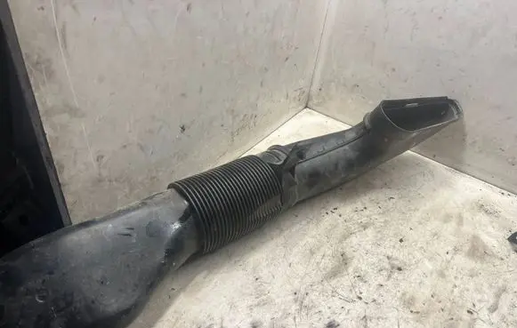 Nissan Pathfinder R51 Air intake hose/pipe A6510903437