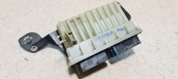 Opel Zafira A Coolant fan relay 15408375