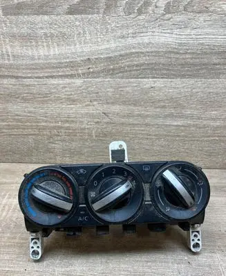 Nissan Qashqai Climate control unit