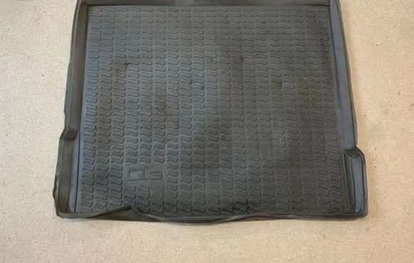 Trunk/boot floor carpet liner