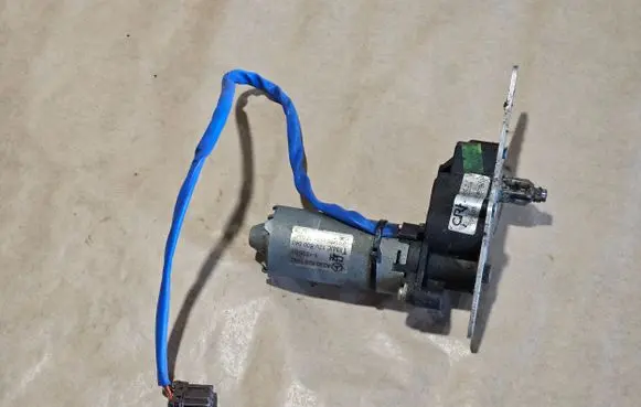 Mercedes-Benz SL R230 Seat adjustment motor A2308201142 2308201142
