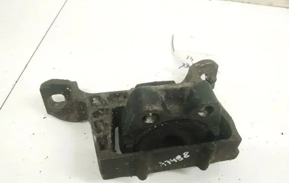 Ford Focus Engine mount bracket 307396H