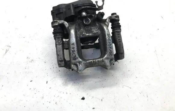 BMW 2 Active Tourer U06 Rear brake caliper 6891066 689106602