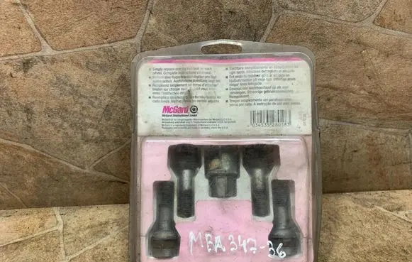 Mercedes-Benz E W212 Anti-theft wheel nuts and lock 