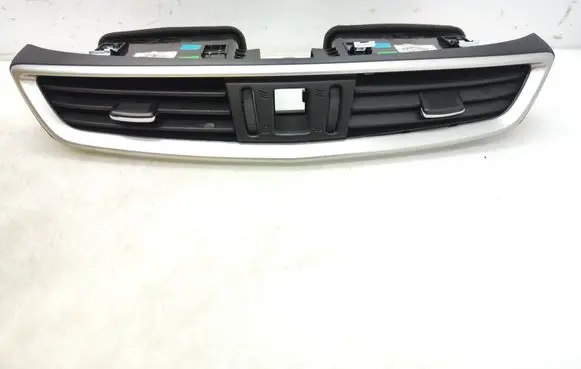 Nissan Qashqai Dash center air vent grill 687504EA0A 30490054 30490053