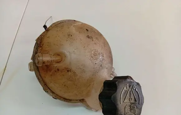 Peugeot 307 Coolant expansion tank/reservoir 