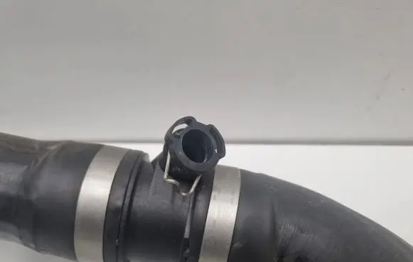 Mercedes-Benz SL R230 Engine coolant pipe/hose A2305013682 2305013682