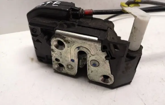 Nissan Note (E11) Front door lock
