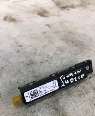 Volkswagen Touran III Aerial antenna amplifier 5ta035577