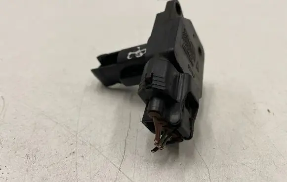 Toyota Auris 150 Mass air flow meter 2220430010