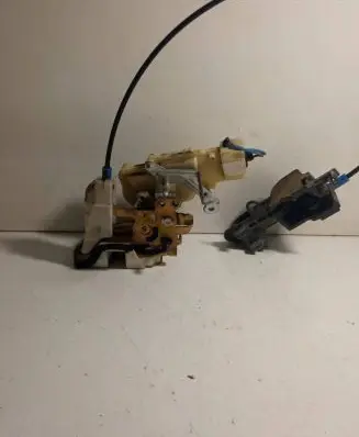 Toyota Yaris Front door lock (next to the handle) 