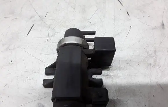 BMW 5 E39 Turbo solenoid valve 72279600