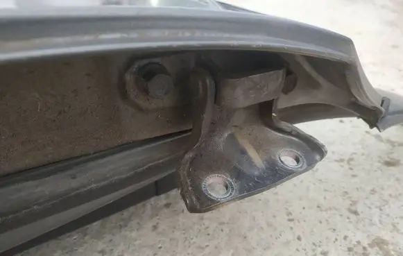 Hyundai i30 Rear door lower hinge 